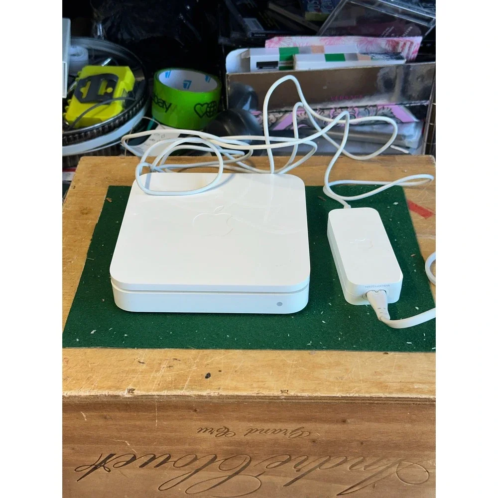 Apple AirPort Extreme‎ Base Station A1354 Dual-Band Wi-Fi Router White 4th Gen